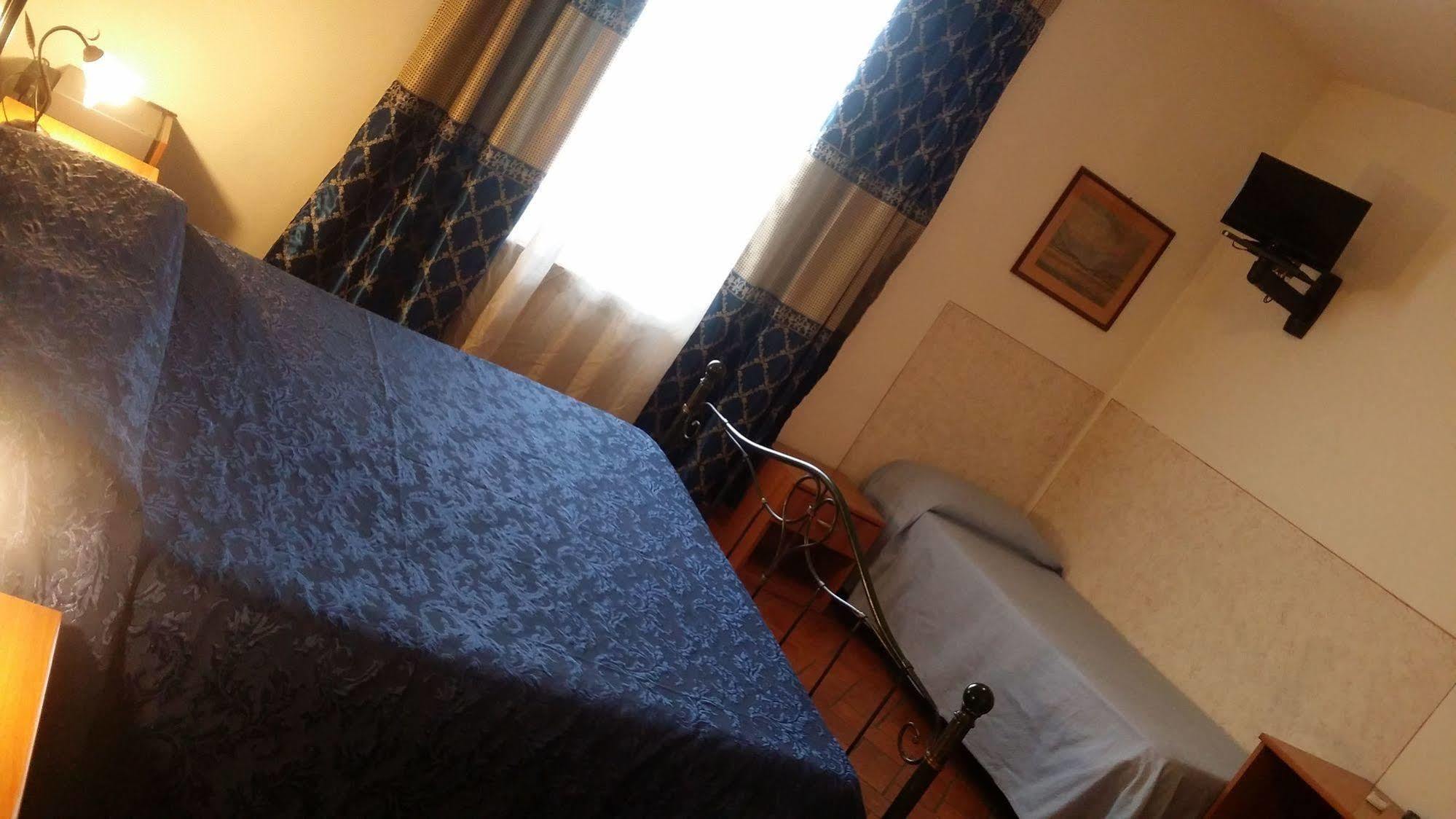 Le Torri Couette-café 2*